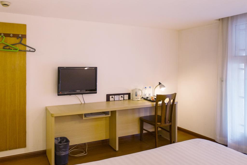 Motel Shanghai Hongqiao Beixinjing Metro Station Tianshan Road Exterior photo